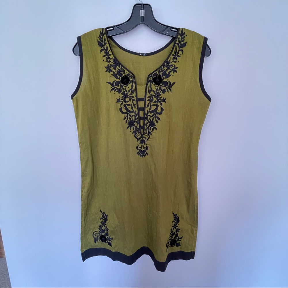 Womens top size XL tank top sleeve olive green black embroidery (cotton?)